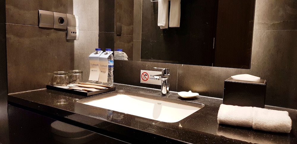 Bathroom sink
