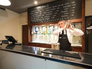 thumbnail: Bar (on property)