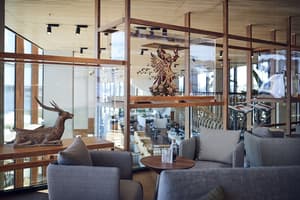 thumbnail: Lobby lounge