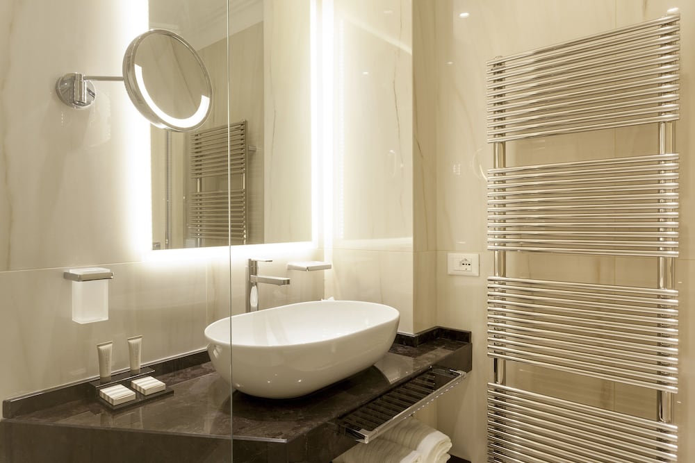 Bathroom sink