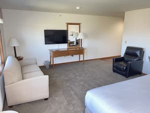 thumbnail: Lobby sitting area