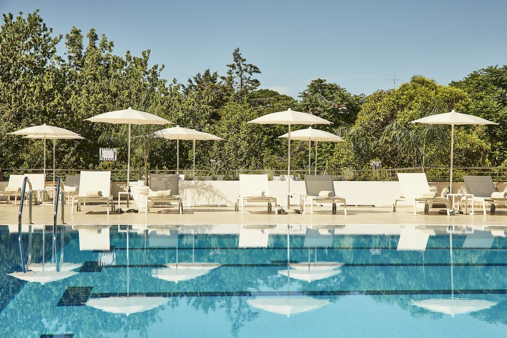 Rooftop pool