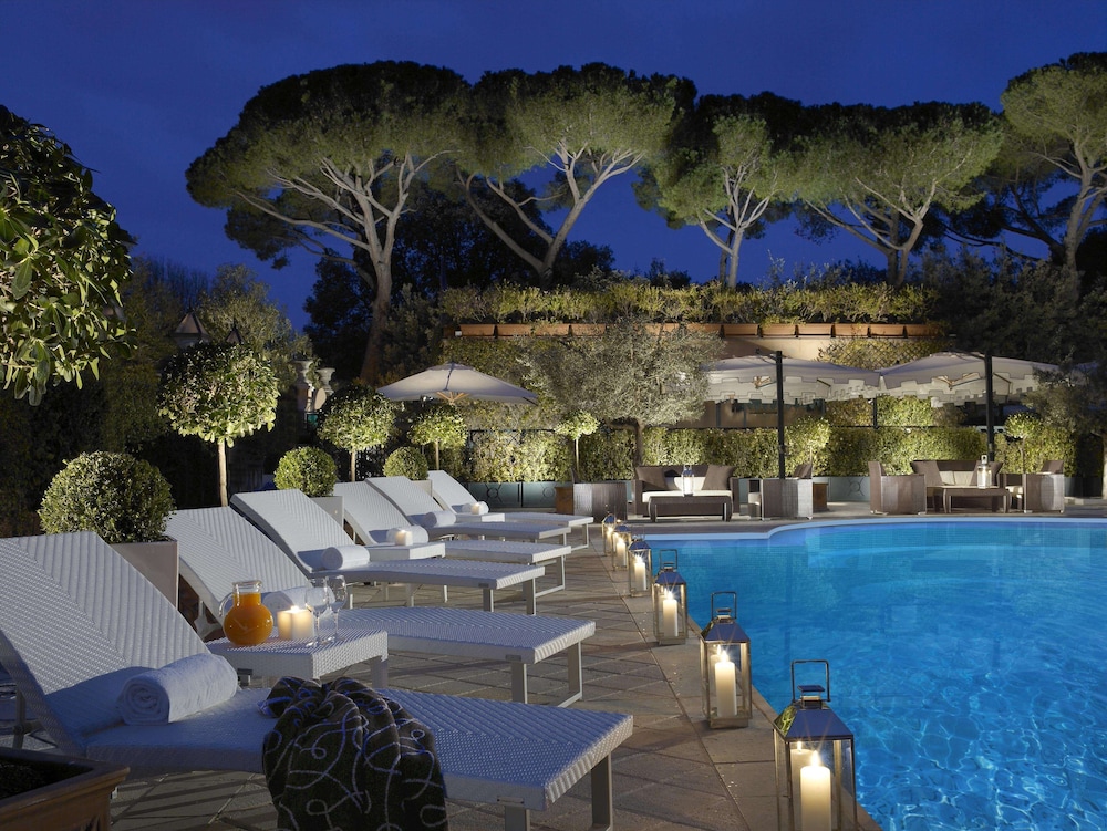 Private pool