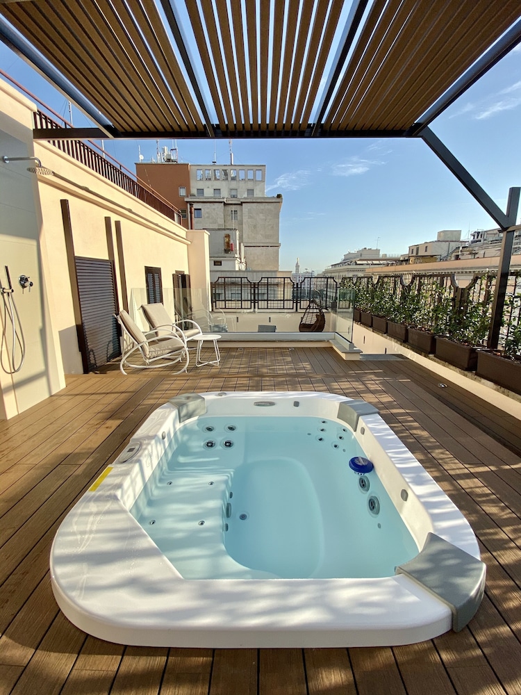 Private spa tub