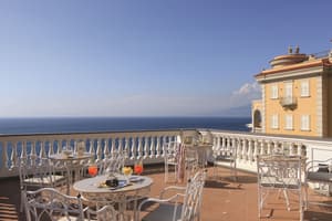 thumbnail: Outdoor dining