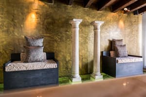 thumbnail: Interior entrance
