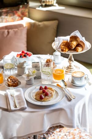 thumbnail: Breakfast area