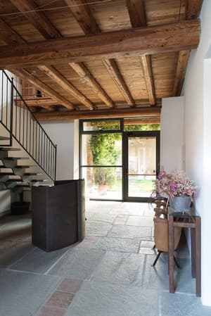 thumbnail: Interior entrance