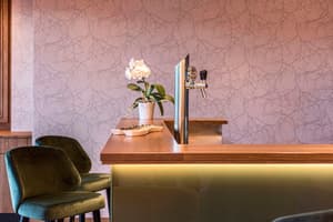 thumbnail: Bar (on property)
