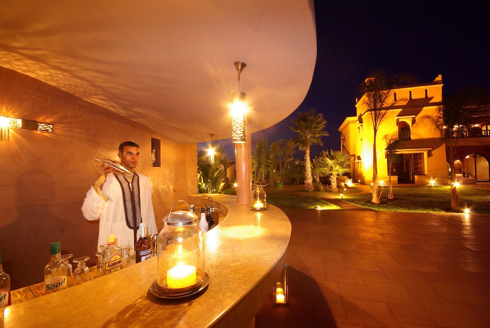 Poolside bar