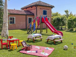 thumbnail: Bar (on property)