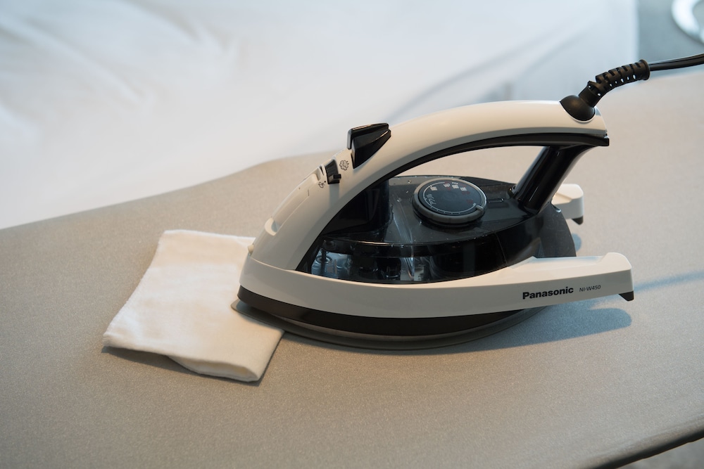 Iron/ironing board
