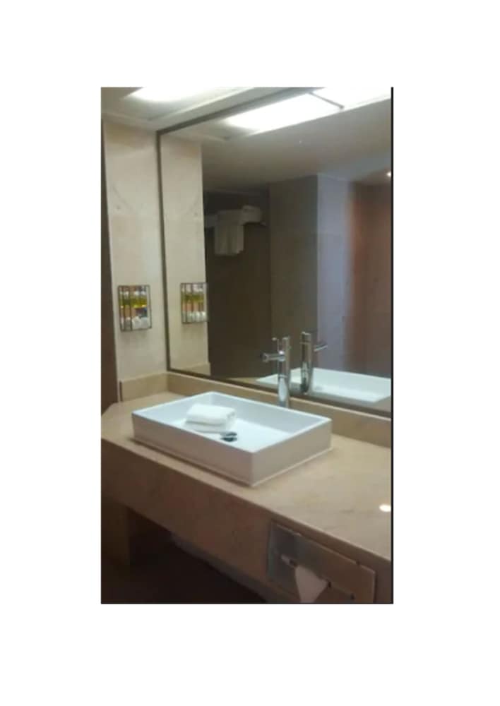 Bathroom sink