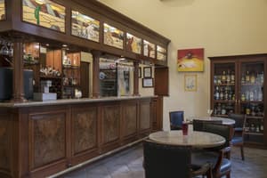 thumbnail: Bar (on property)