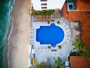thumbnail: Outdoor pool