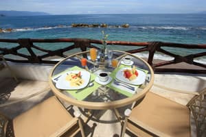thumbnail: Outdoor dining