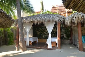 thumbnail: Exterior detail
