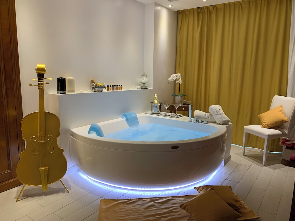 Private spa tub