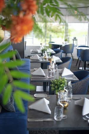 thumbnail: Restaurant