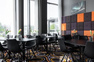 thumbnail: Restaurant