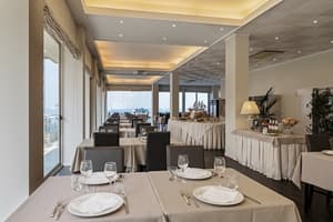 thumbnail: Restaurant