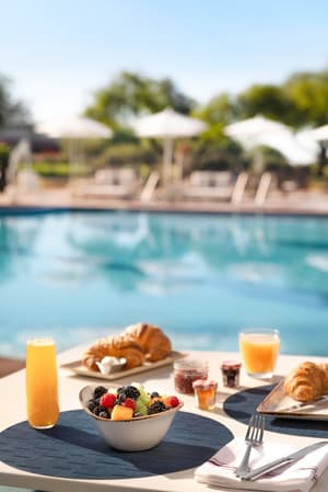 thumbnail: Poolside bar