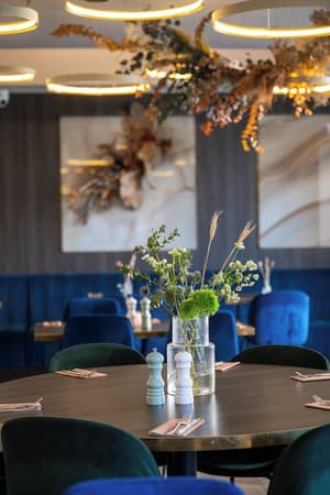 thumbnail: Restaurant