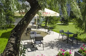 thumbnail: Outdoor dining
