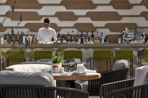 thumbnail: Bar (on property)