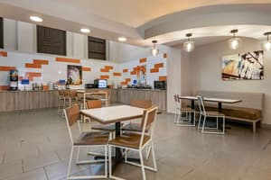 thumbnail: Breakfast area