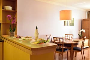 thumbnail: Dining room
