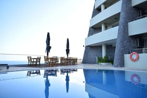 thumbnail: Poolside bar