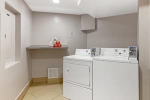 thumbnail: Breakfast area
