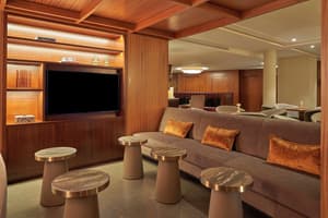 thumbnail: Bar (on property)