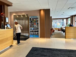 thumbnail: Lobby lounge