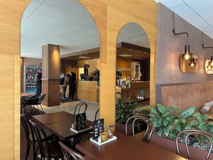 thumbnail: Bar (on property)