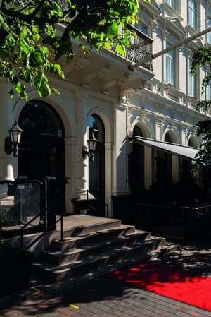 thumbnail: Front of property