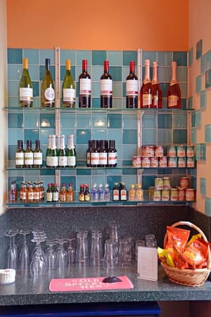 thumbnail: Bar (on property)