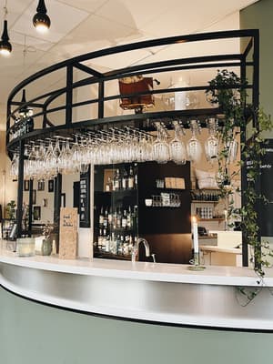 thumbnail: Bar (on property)
