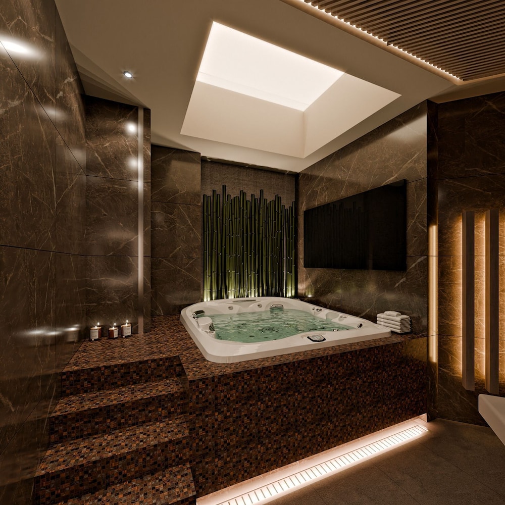 Indoor spa tub