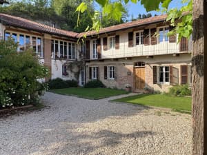 thumbnail: Front of property