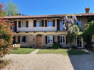 thumbnail: Front of property