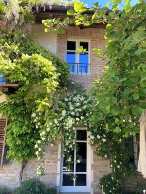 thumbnail: Front of property