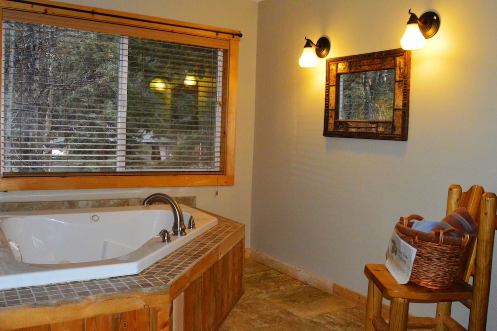 Jetted tub