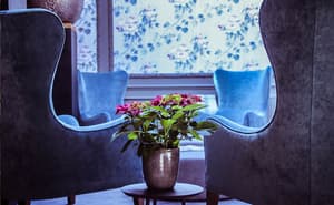 thumbnail: Lobby sitting area