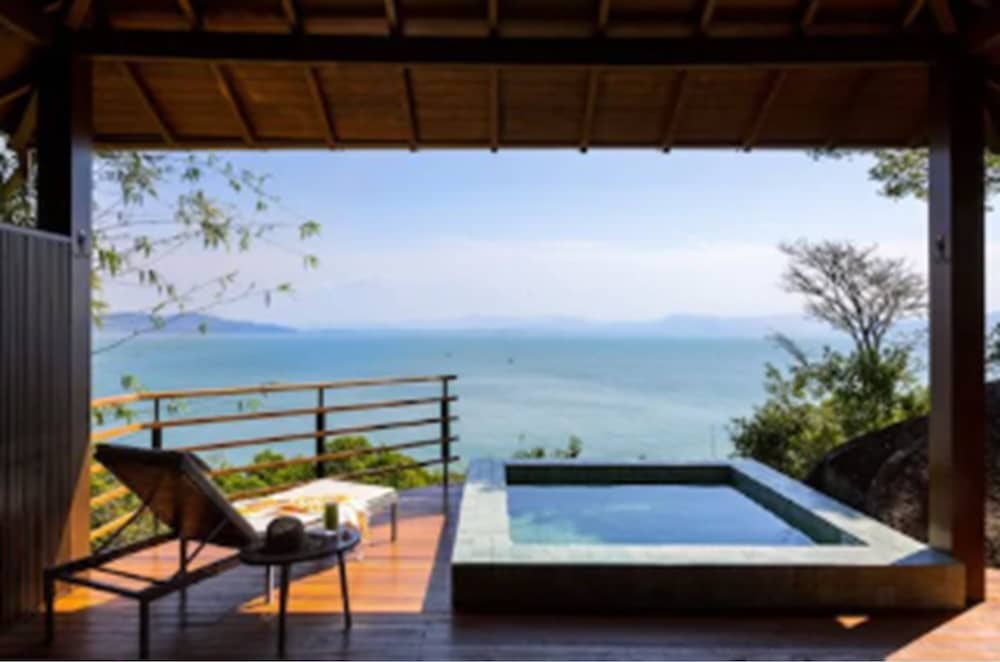 Private pool