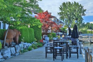 thumbnail: Outdoor dining