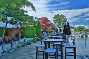 thumbnail: Outdoor dining