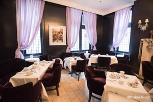 thumbnail: Restaurant