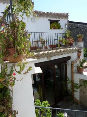 thumbnail: Exterior